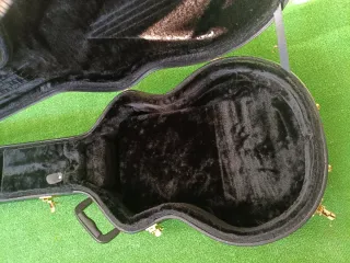 Maleta (hard case) para bajo  escala corta Ibanez