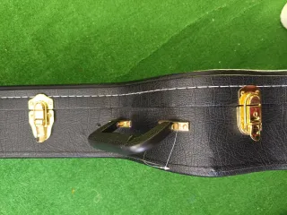 Maleta (hard case) para bajo  escala corta Ibanez