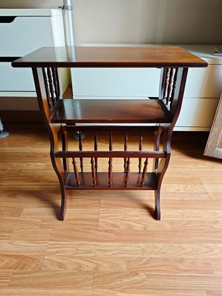 Revistero antiguo de madera