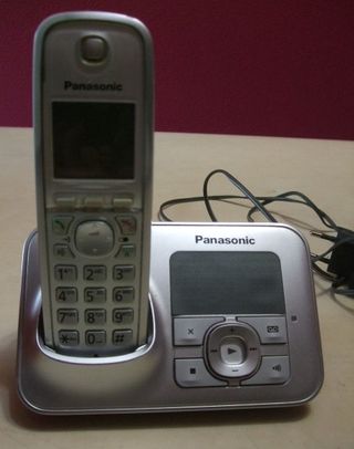 TELÉFONO INALÁMBRICO PANASONIC PLATEADO