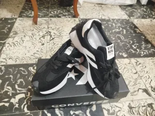 Zapatillas Converse Negras y Blancas