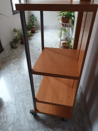 Mueble auxiliar Ikea madera y metal