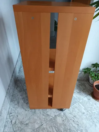 Mueble auxiliar Ikea madera y metal