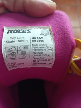 Patines rosas con cordones amarillos soy Luna