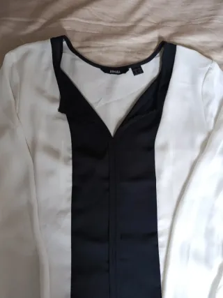 Camiseta blanco roto y negra