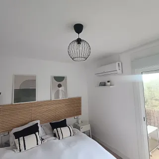 Lámpara de techo moderna, en perfecto estado