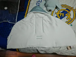 Saco arrullo bebé con capucha