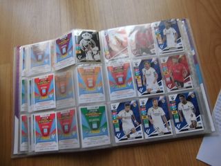 ÁLBUM ARCHIVADOR ADRENALYN 2023-24 + 243 CARTAS