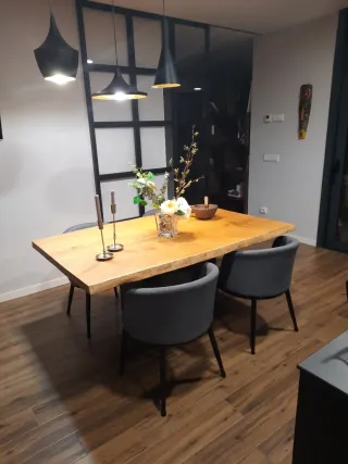 Juego de cuatro sillas