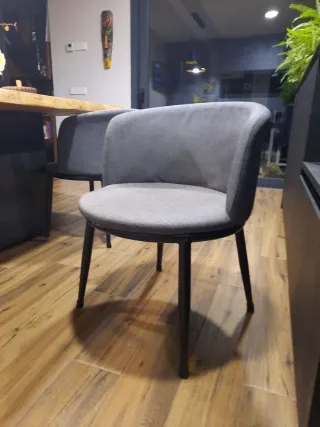 Juego de cuatro sillas