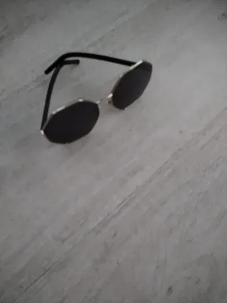 Gafas de sol Marc Jacobs negras y doradas