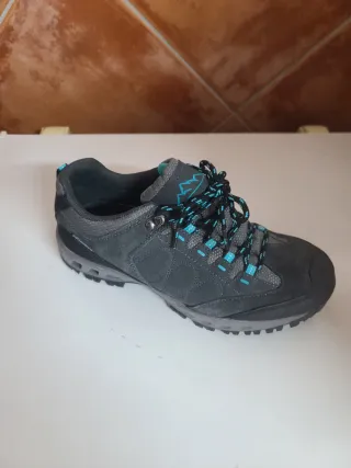 Botas de senderismo mujer grises y turquesa