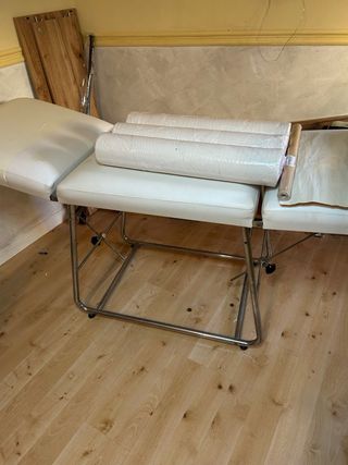 Camilla masaje y 3 rollos papel