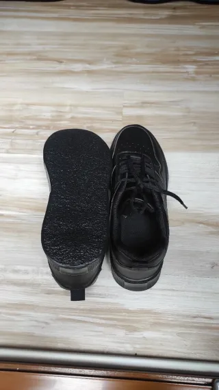 Zapatillas Negras Nuevas totalmente