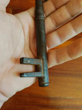 Llave antigua, hierro forjado.