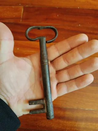 Llave antigua, hierro forjado.