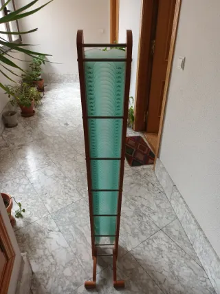 Porta CD de madera naranja y verde