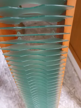 Porta CD de madera naranja y verde