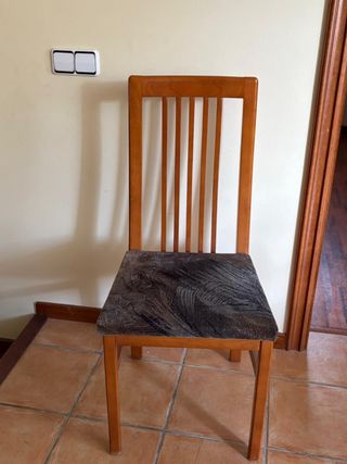 Pack de 4 sillas de madera con asiento estampado