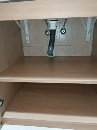 Mueble de baño con lavabo beige