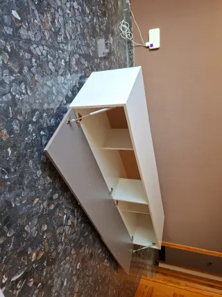 Mueble de salón blanco y beige