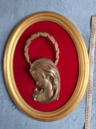 Cuadro Virgen Niña Metal Dorado Terciopelo Rojo