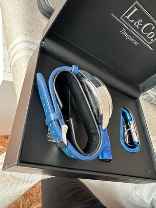 Estuche L & Co. Reloj, Linterna y Mosquetón