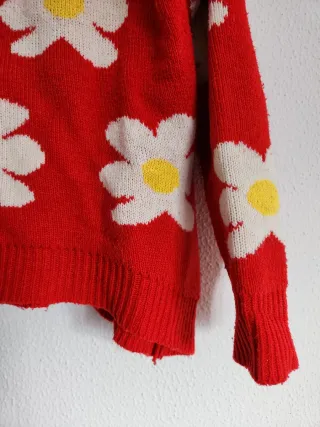 Jersey rojo con margaritas