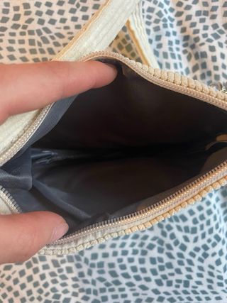 Bolso de pana beige con cadena