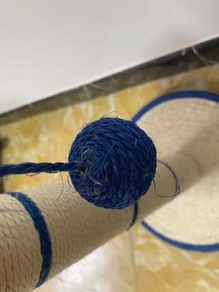 Rascador para gato con bola