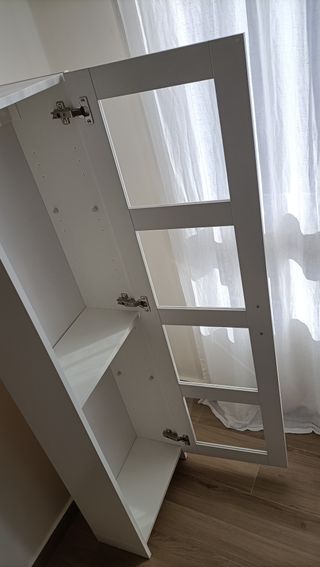 Vitrina alta y estrecha Ikea Brimnes