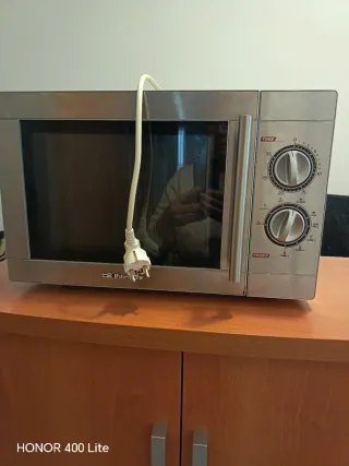 Microondas plateado.medidas en foto.