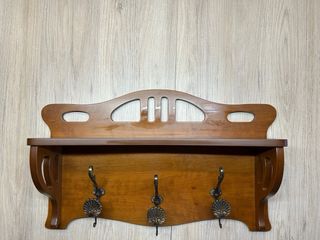 Perchero clásico de pared. Madera de cerezo.