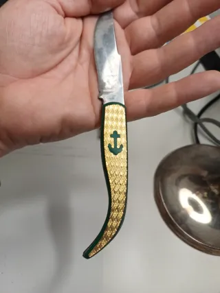 Navaja Gómez con ancla dorada