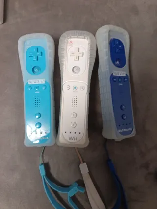 Nintendo Wii + 10 giochi e 3 controller
