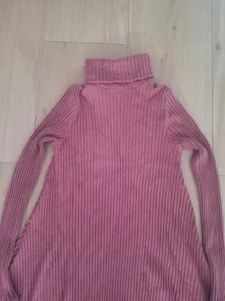 Vestido de punto rosa cuello alto, de Maggie Sweet