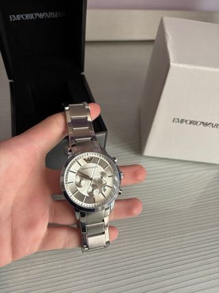 Reloj Emporio Armani Plateado con Estuche