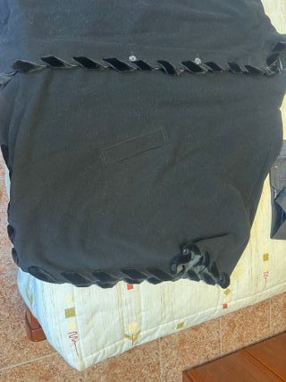 Poncho Negro Mujer marca Erich Fend.