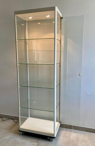Vitrina expositora cristal con luz y ruedas