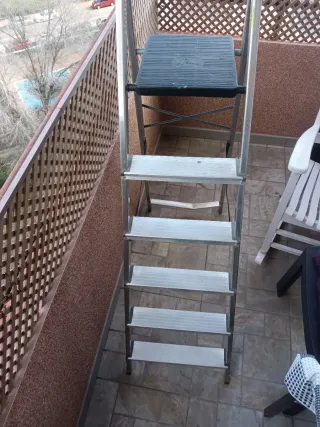 ESCALERA DE ALUMINIO PLEGABLE_30€