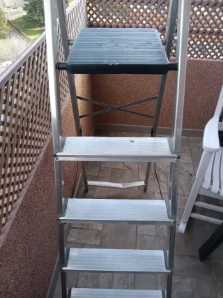 ESCALERA DE ALUMINIO PLEGABLE_30€