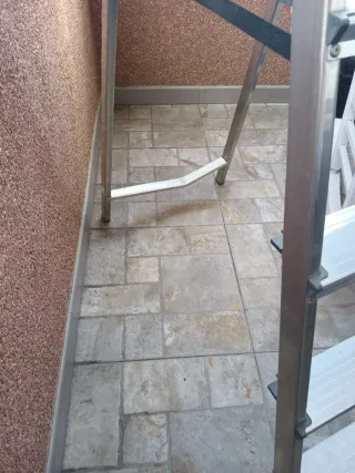 ESCALERA DE ALUMINIO PLEGABLE_30€