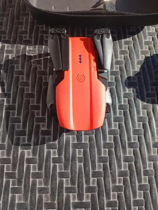 Dron Naranja y Negro con Mando