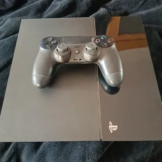 PS4 (PlayStation 4) Negra + Mando + Juegos