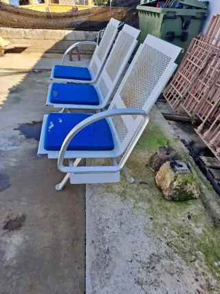 Panca da giardino per tre persone in metallo