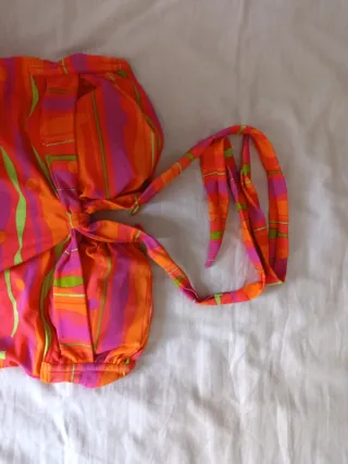 Bañador multicolor con estampado vibrante