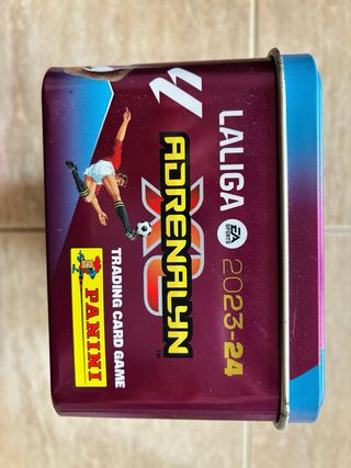 Caja Metálica + 160 Cromos LaLiga Adrenalyn 23-24