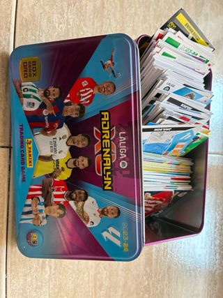 Caja Metálica + 160 Cromos LaLiga Adrenalyn 23-24