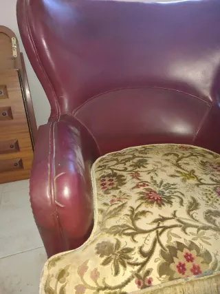 Sillón Vintage Cuero Burdeos Tapicería Floral