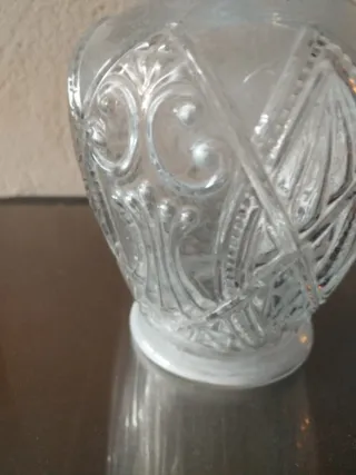 Licorera de cristal tallado decorativo